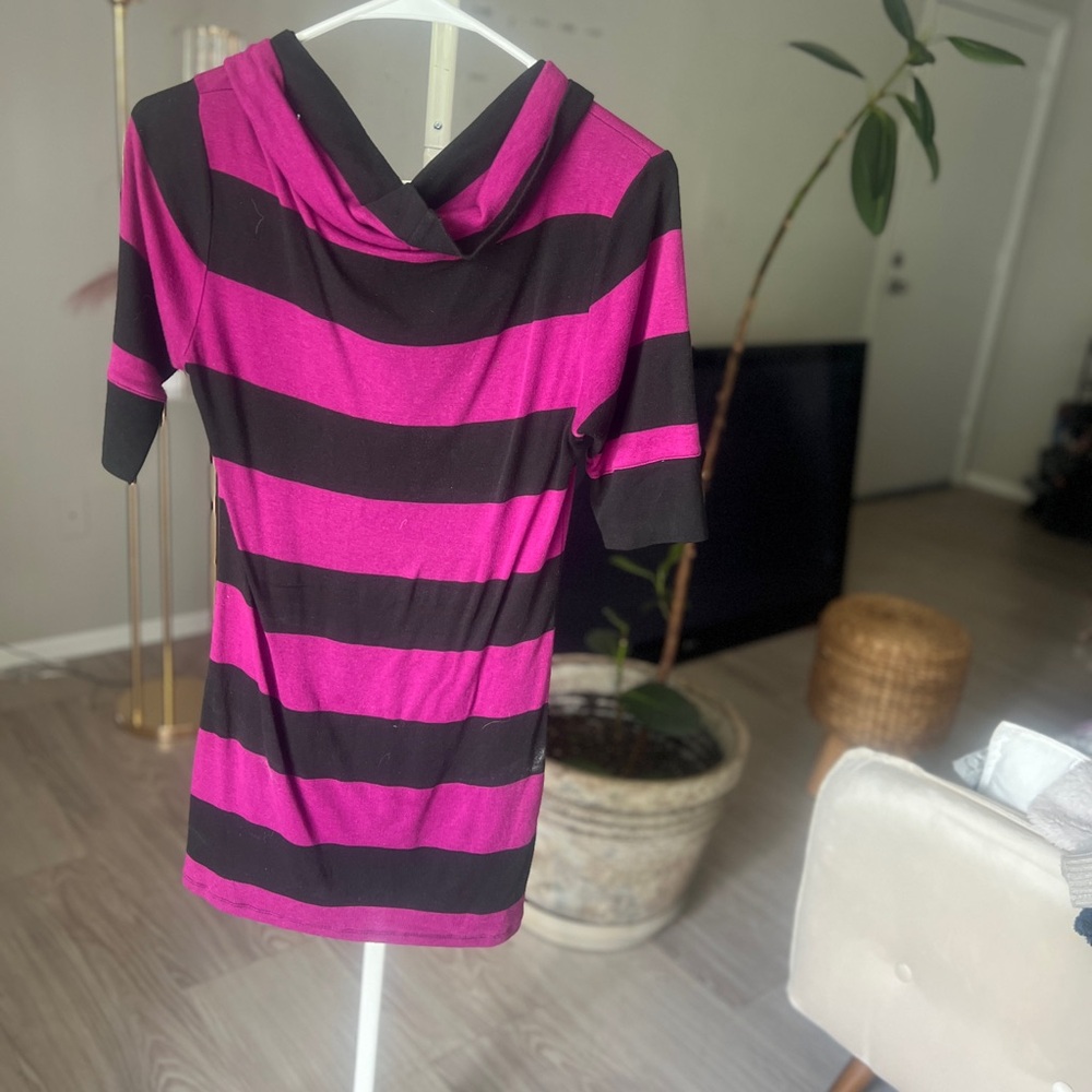 💜 Black & Magenta Striped Cowl-Neck Tee – Express (Size S)